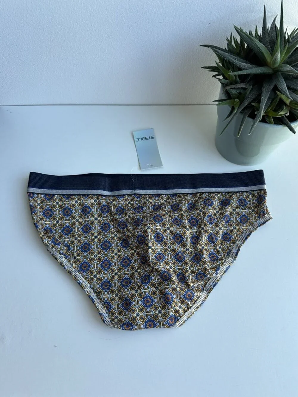 ST33LE - Low Rise Briefs - Ochre Medallion (M)
